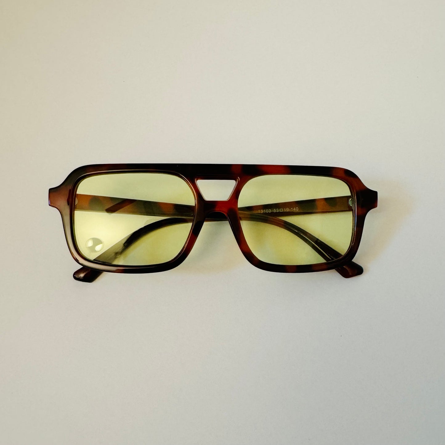 Vintage style aviator sunglasses
