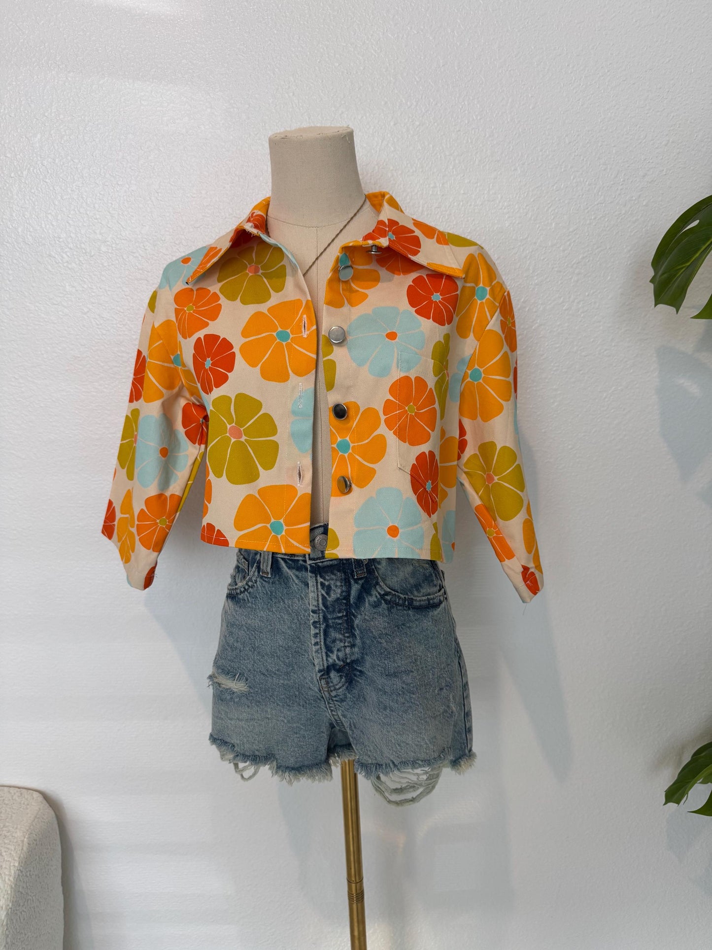 Sunrise Print Cropped Denim Jacket: Retro Floral Cotton Coat