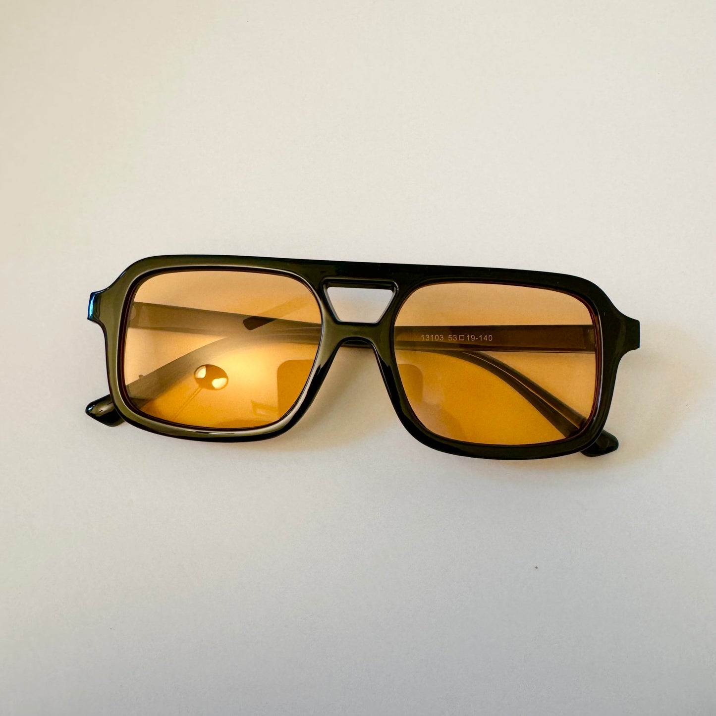 Vintage style aviator sunglasses