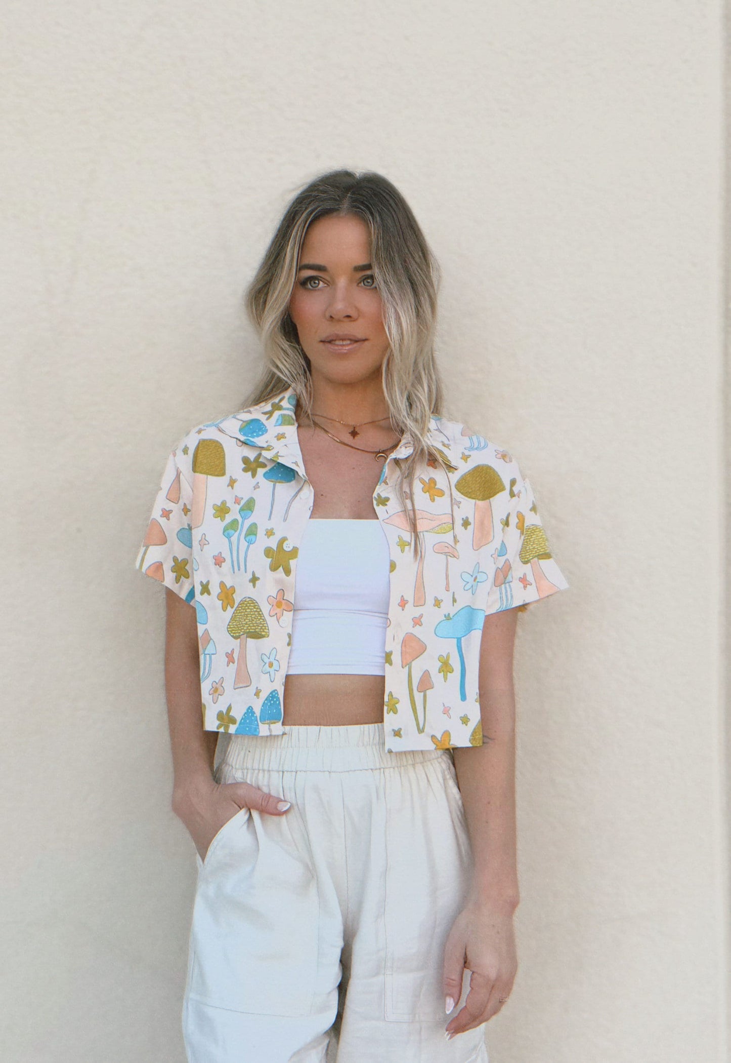 Mushroom Daisy Crop Top: 70s Retro Button-Down Shirt