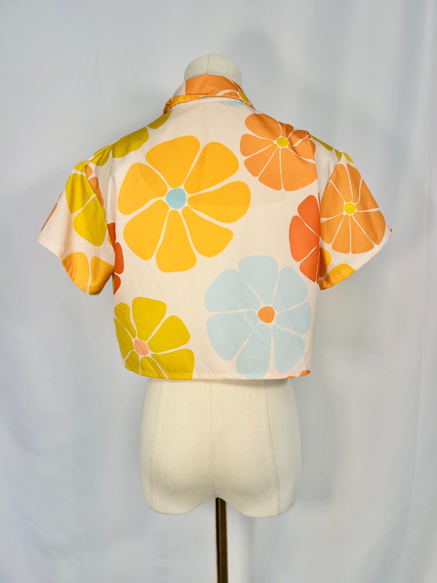 Sunrise Crop Top| Retro Hawaiian Floral Button-Down Shirt