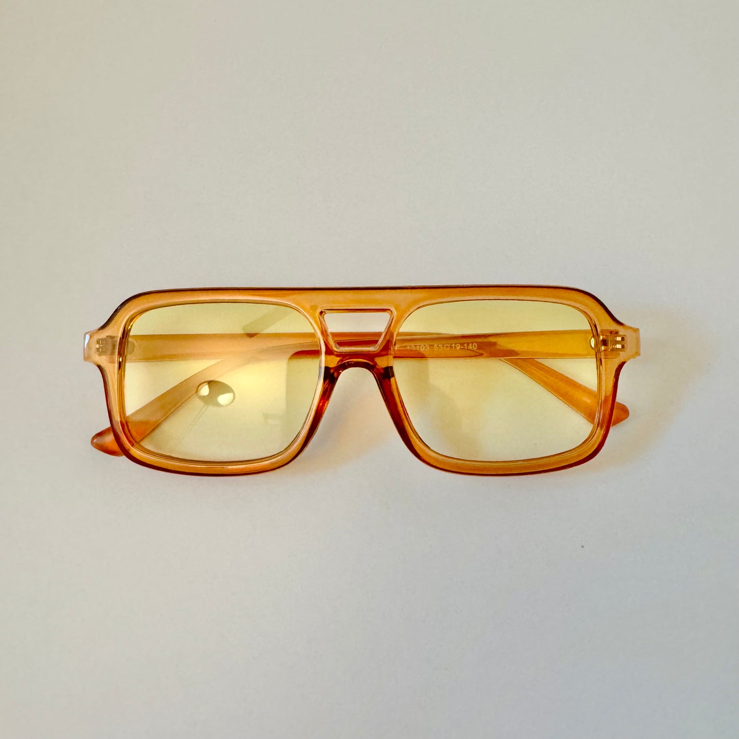 Vintage style aviator sunglasses