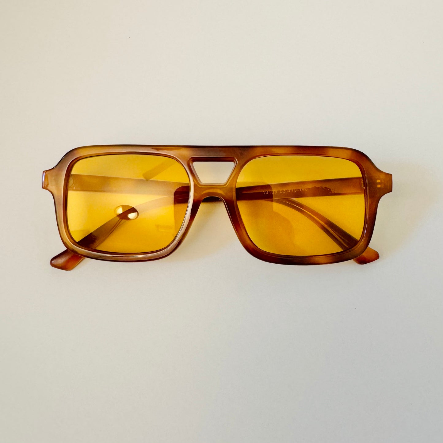 Vintage style aviator sunglasses