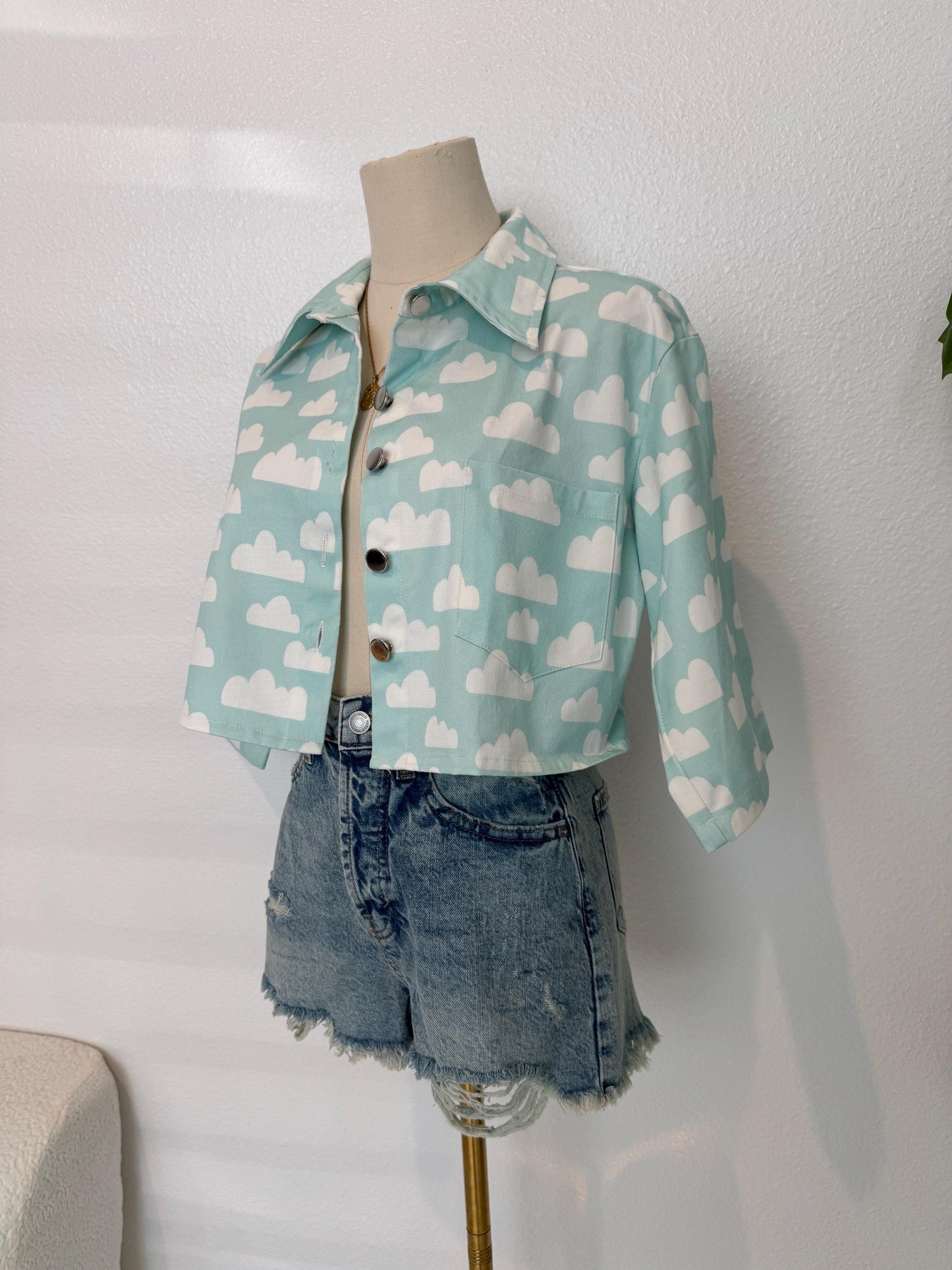 Cloud Print Cropped Denim Jacket: Lightweight Cotton Festival Wear