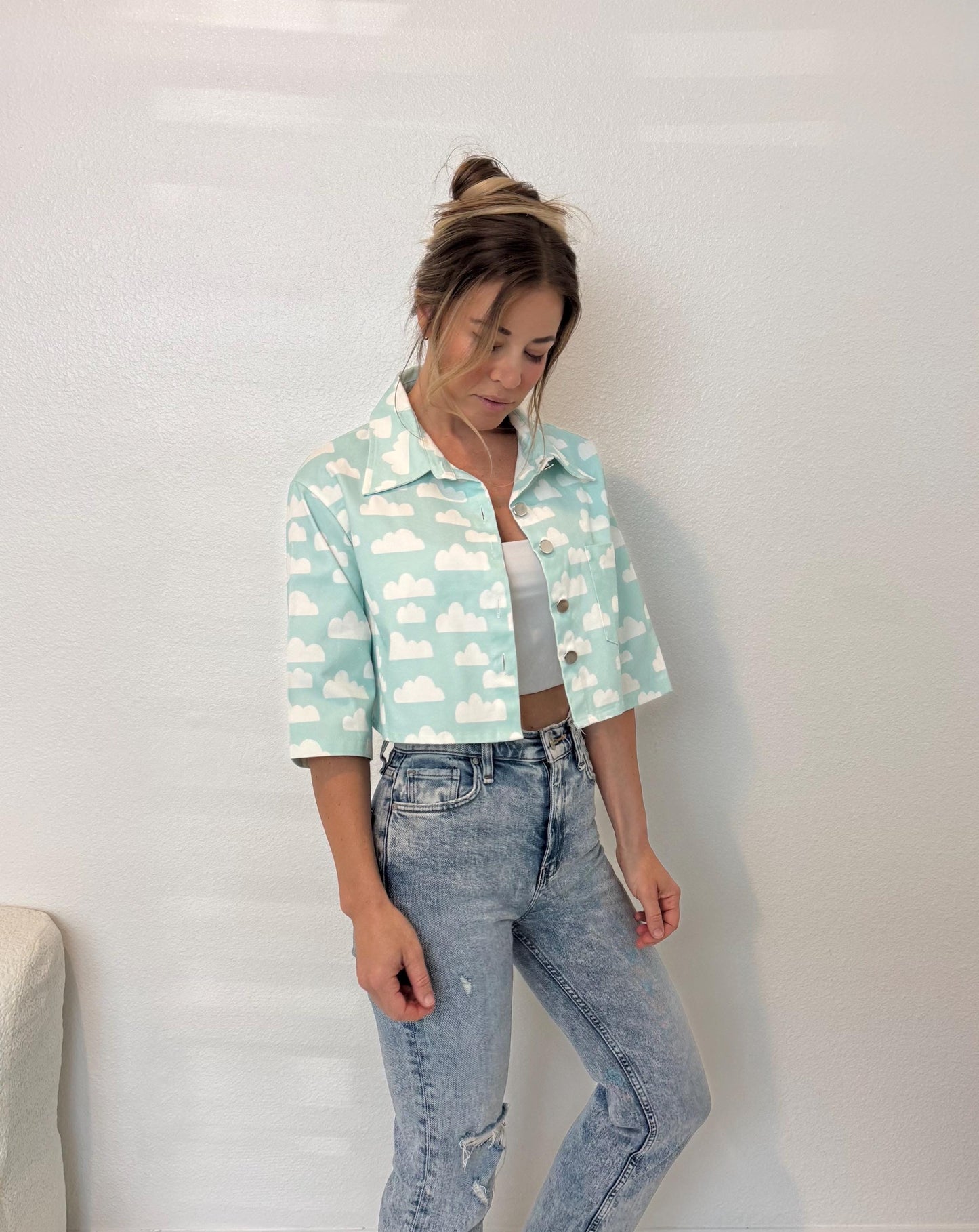 Cloud Print Cropped Denim Jacket: Lightweight Cotton Festival Wear