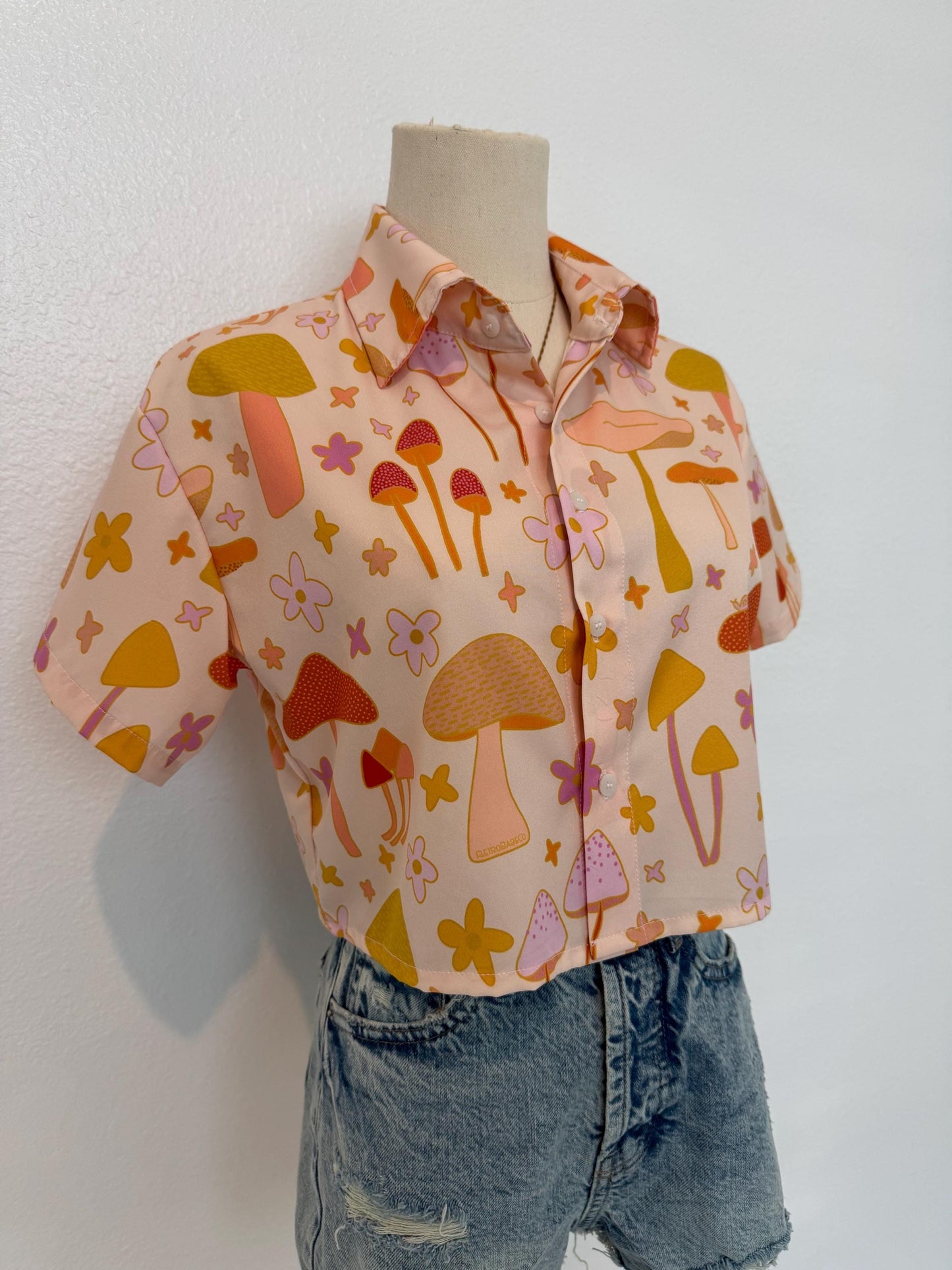 Mushroom Daisy Crop Top: 70s Retro Button-Down Shirt