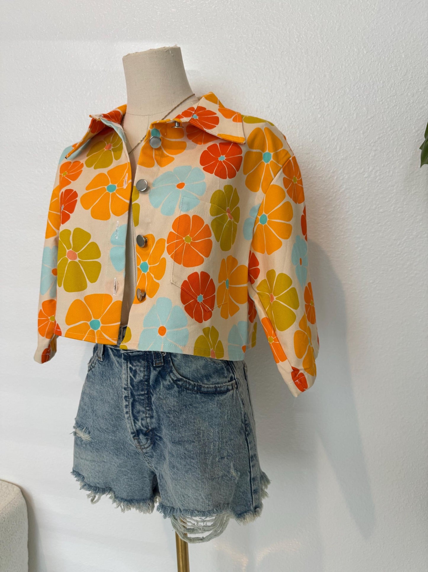 Sunrise Print Cropped Denim Jacket: Retro Floral Cotton Coat